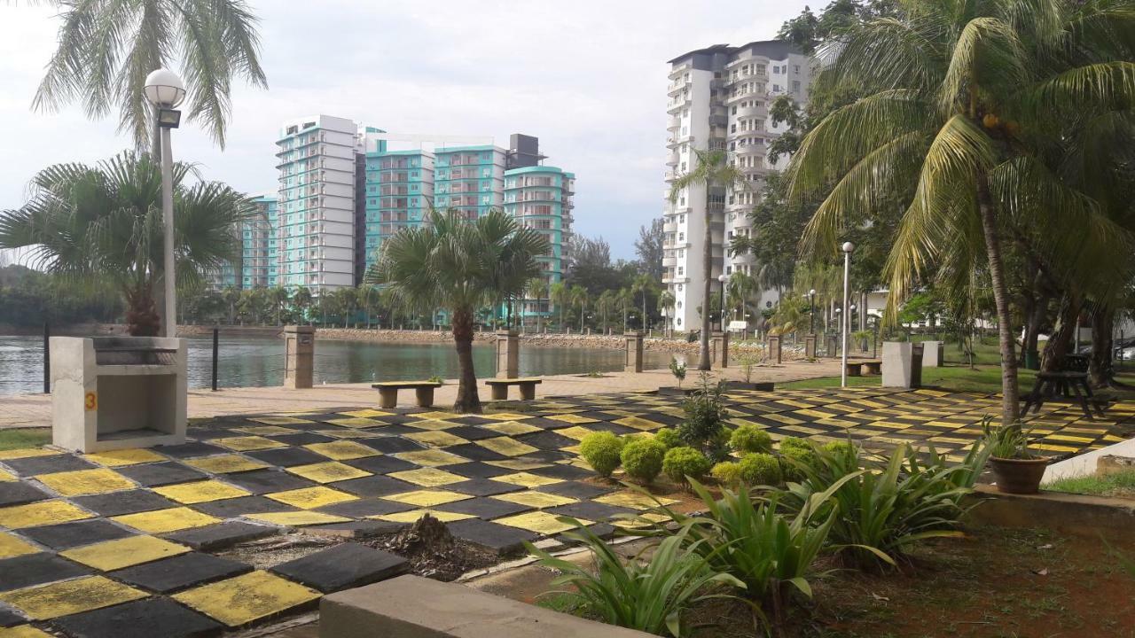 Homestay Haizal Telok Kemang Port Dickson Dış mekan fotoğraf