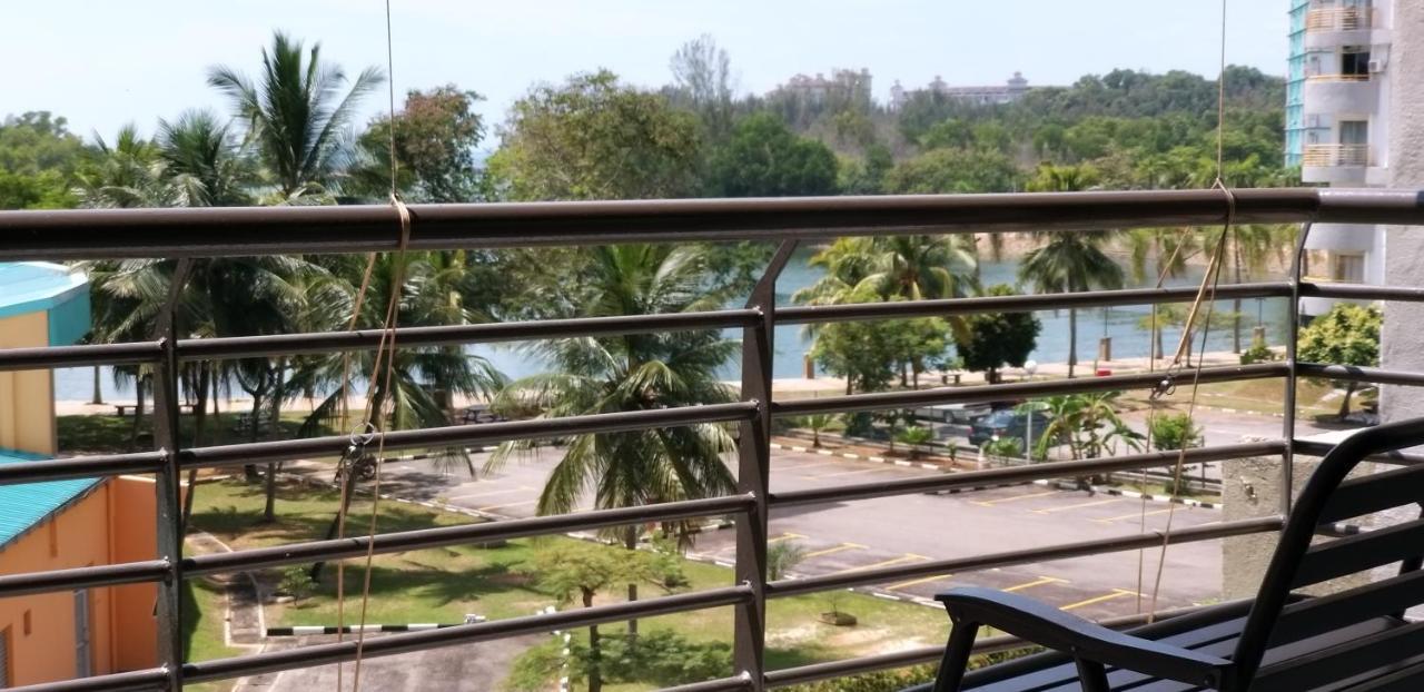 Homestay Haizal Telok Kemang Port Dickson Dış mekan fotoğraf
